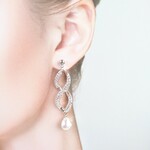 ミニバロックパールとダブルチェーンの大ぶりピアス、イヤリング
