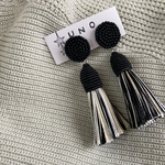 blackビーズ刺繍×どんぐりタッセルピアス・イヤリング