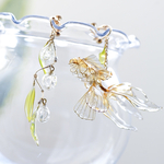 ゆらゆら泳ぐ金魚の耳飾り