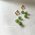 minne最安値！秋グリーン　小さなお花のイヤリング