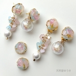 ピアス- bouquet - アクアマリン ローズクォーツ マザーオブパール ピアス/イヤリング スタッドピアス 2way 天然石 パワーストーン さざれ石 アシンメトリー 左右非対称
