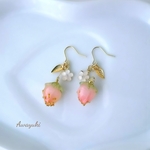春待ち苺と小花の可愛いピアス・ピンクいちご・白いちご(苺・春・冬・大人可愛い・フルーツ・いちご・揺れる・お花)