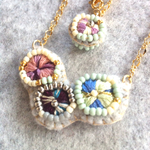 トリプル刺繍ネックレス