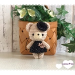あみぐるみ♪ブラックコーデのおめかしクマちゃんストラップ（ベレー帽）