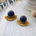 ビーズ刺繍＊ネイビーレザーカボションマスタードフリンジ ピアス