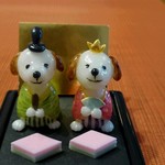 可愛い　たれ耳犬の　お雛様