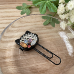 ビジューの花飾り★猫クリップ(ブラック)