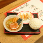 定食屋さんの大盛り！ラーメン餃子定食