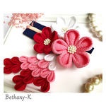 七五三・卒業式に◆大きくて可愛いつまみ細工の髪飾り(下がり付き)◆白×ローズピンク×梅色のママでも簡単につけられるつまみ細工_BETHANY- KベサニK製作所