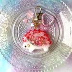 苺カラー　お花のハリネズミのキーホルダー　シェイカー　レジン　フラワー