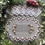 レース編みのドイリー(45 × 32 cm )・　　　　　コースター６枚　(11cm) のセット