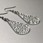 【sale 20%off】しずく型ピアス　ダイヤ　昭和レトロガラス　ステンドグラス　型板ガラス　アンティーク　もったいないをカタチに　　