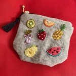 くだもの刺繍ミニファスナーポーチ♪