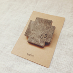 陶土のクロスブローチ『03』