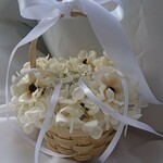 アネモネハニークリーム、リングピローかご、リングピローカゴ。紫陽花オフホワイト。