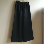 フレンチリネンブラッシュツイル黒で作ったワイドパンツ