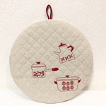 可愛いお鍋やケトルの刺繍入り レッド  まーるい鍋敷き ポットマット ルクルーゼにも