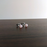 ピンクオパールシンプル一粒ピアス　サージカルステンレスピアス　つけっぱなし