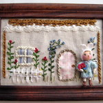 小さなうさぎ娘とお家の刺繍壁掛け
