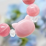 【訳ありお得品】 花石 ＆ ねこ インカローズ クィーンコンクの猫◆可愛い ピンク＆ホワイト 天然石 ブレスレット パワーストーン◆B26