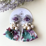 ビーズ刺繍のお花とコットンパールじゃらじゃらリボンタッセルピアス(イヤリング)