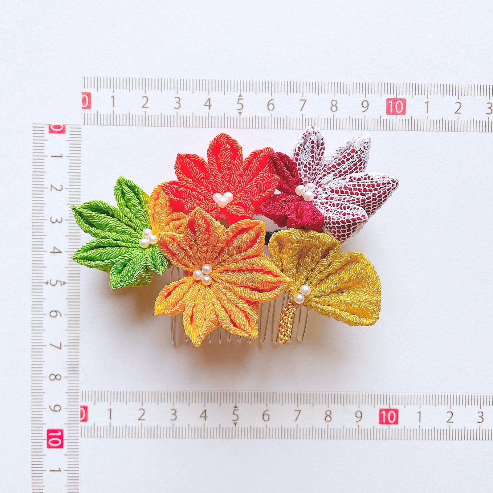 つまみ細工　髪飾り　✴︎結花✴︎紅・グリーン・マスタード　No.378再販2 四季花 紅葉つまみ細工髪飾り・レースつまみ細工 - つまみ細工