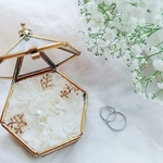 ガラスと真鍮のリングピロー　純白の花嫁