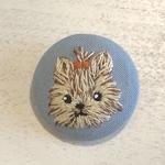 ヨークシャーテリアの刺繍ブローチ