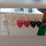 両耳 いちごピアス フックピアス クリア レッド ブラック ゴールド金具