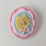 メメ ブートン P／フェルトと刺繍とビーズのブローチ