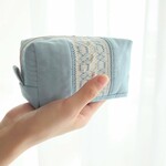スモッキング刺繍のボックス型ポーチ　両面刺繍
