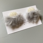 手刺繍ピアス　ー羽化ー　gray