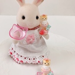 ベビー猫ちゃんとピンクの猫プレート　ミニチュア　ハンドメイド