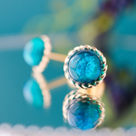 色が変わる 碧色 一粒 ピアス(イヤリング) 〜forest spring~ グリーン 青緑 緑 シンプル　小ぶり 推し色