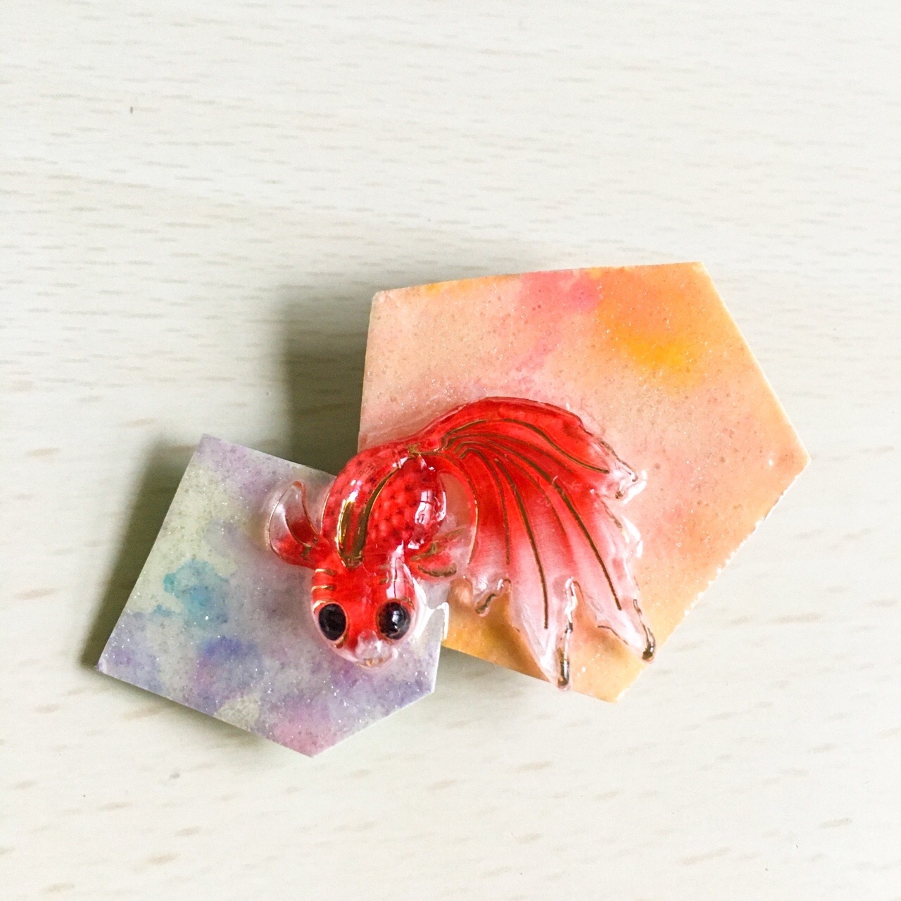 七色飴細工の水彩金魚ヘアクリップ◇ レッド金魚×パープル＆ピンク