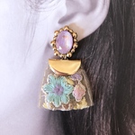 スワロフスキー×刺繍リボンのピアス　『クリスタルラベンダーディライト』