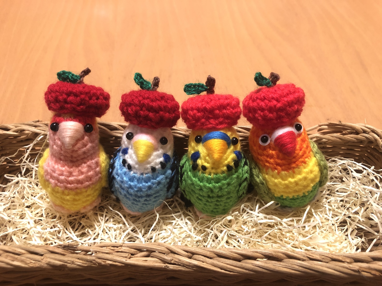 インコちゃん用♡りんごちゃん帽子（朱色、明るい赤色） - Happy