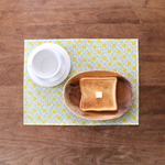 撥水💧ランチョンマット★ラミネート　小花　黄色　北欧【受注生産・在庫限り】