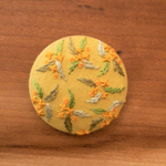 刺繍くるみボタン（ヘアゴム/ブローチ）