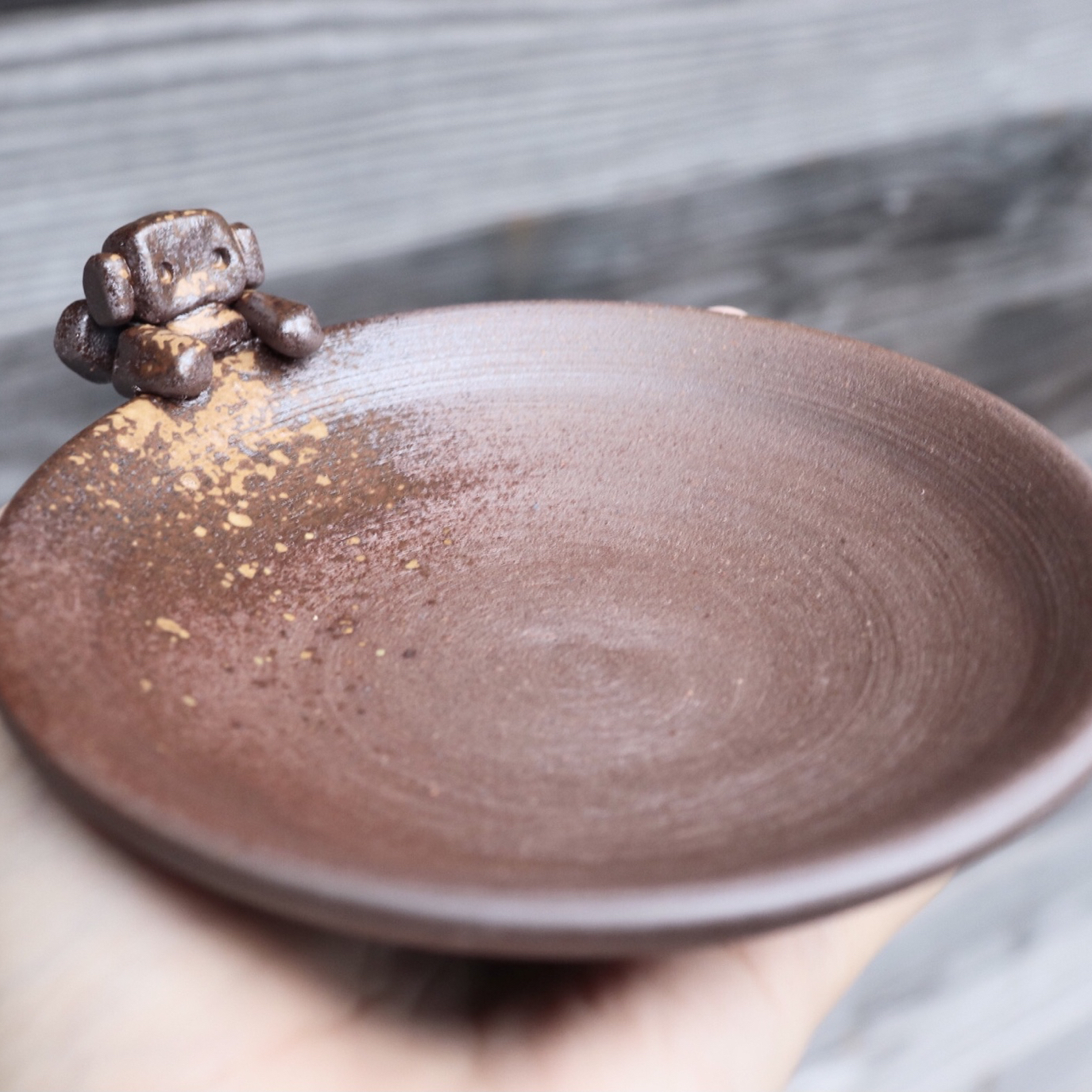 ロボットがくっついてるお皿 備前焼 - 天色工房 | minne byGMOペパボ