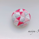 三角柄の刺繍のくるみぼたん　ピンク