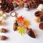 グラデーション紅葉🍁と琥珀色どんぐり🌰のキーホルダー/チャーム