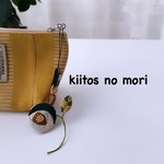 レトロなトルコキョウの手刺繍ブローチ（深緑）