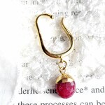 Ruby　イヤーフック　片耳　真鍮（ニッケルフリー）製　18Kgp　ベゼル枠