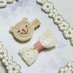 【SALE】くまさん＆レースの刺繍リボン　ベビーヘアクリップ♡ ナチュラル　ヘアピン　赤ちゃん　出産祝い　ピンク