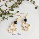 白猫とオニキスのピアス／イヤリング