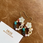 シェルフラワーとカラフルシェルリースのピアス