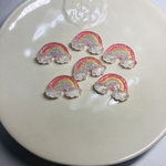 キラキラ虹のデコパーツ　雲　カボション　レインボー　ラメ　アクセサリー　ヘアゴム　キーホルダー　ピアス　イヤリングなど　ハンドメイドに