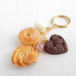 お菓子のじゃらじゃらキーホルダー
