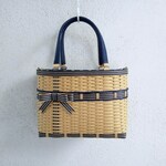 【再販】ダブルリボンのクラフトかごバッグ（Ｍ）クラフト色＆ヴィンテージブルー